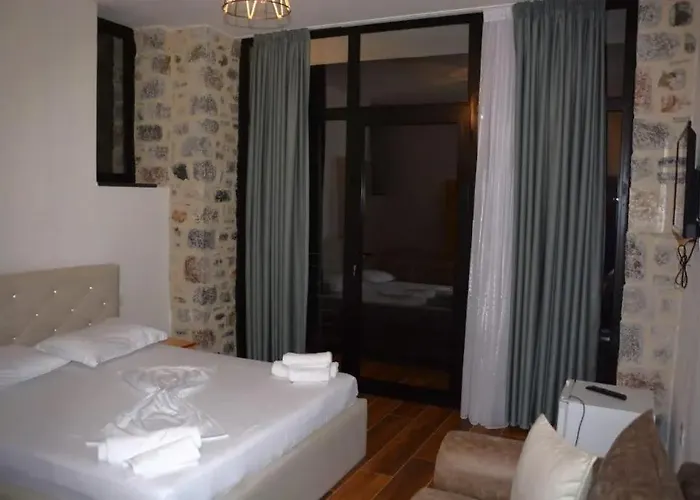 Bujtina Vrenezi Casa de hóspedes 4*