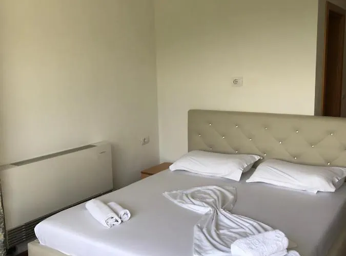 Bujtina Vrenezi Casa de hóspedes 4*