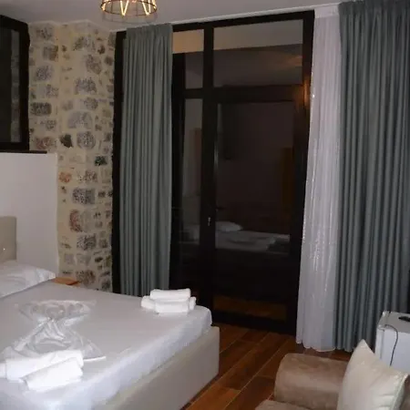 Bujtina Vrenezi بيت ضيافة 4*