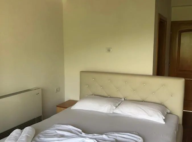 Bujtina Vrenezi 4*